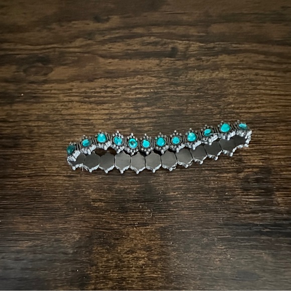 Southwestern Design Turquoise Stone Stretch Bracelet - Picture 6 of 10